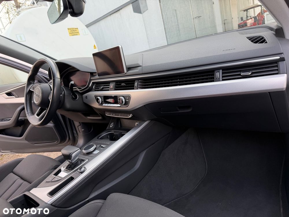 Audi A4 Limousine 40 TFSI Sport S tronic - 18