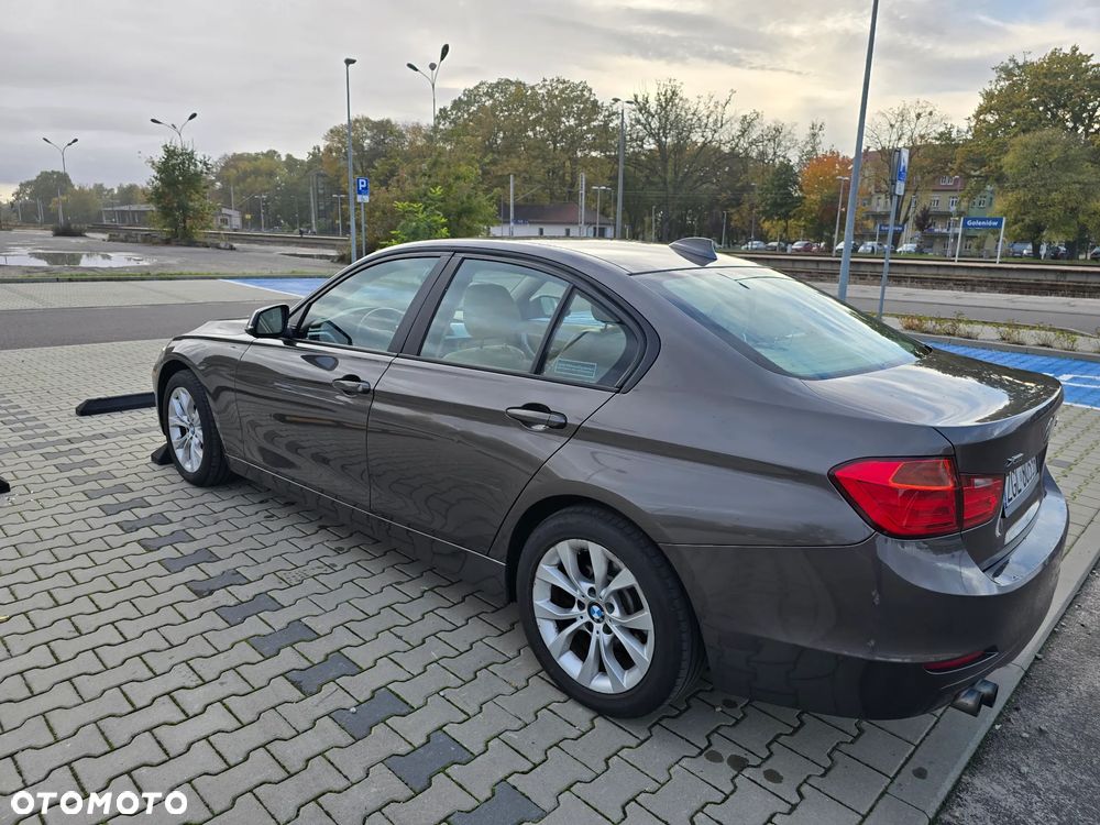 BMW Seria 3 328i xDrive - 6