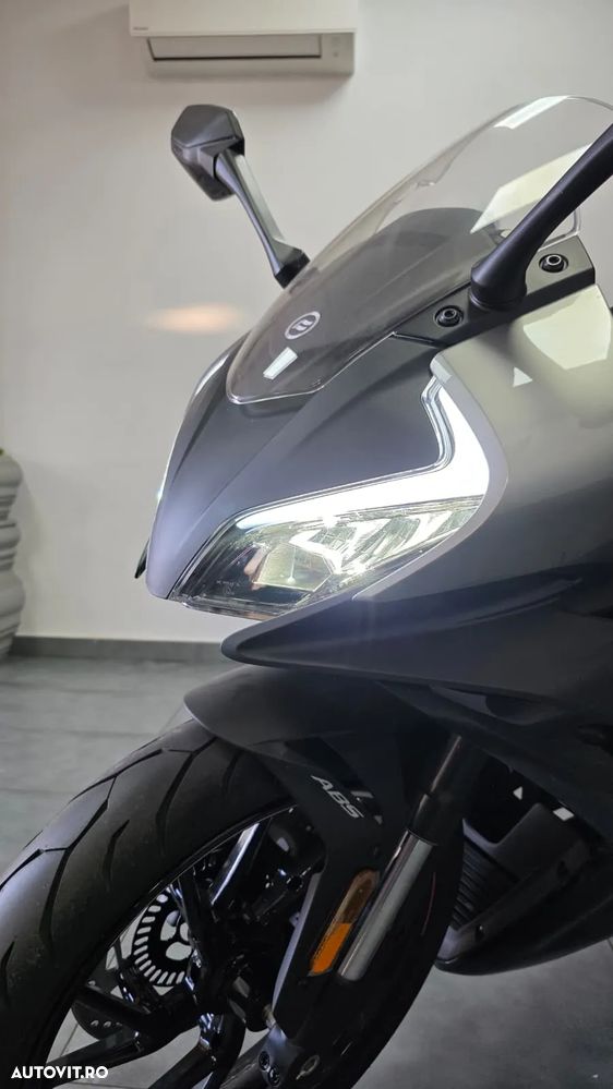 CF Moto 300SR ABS - 4