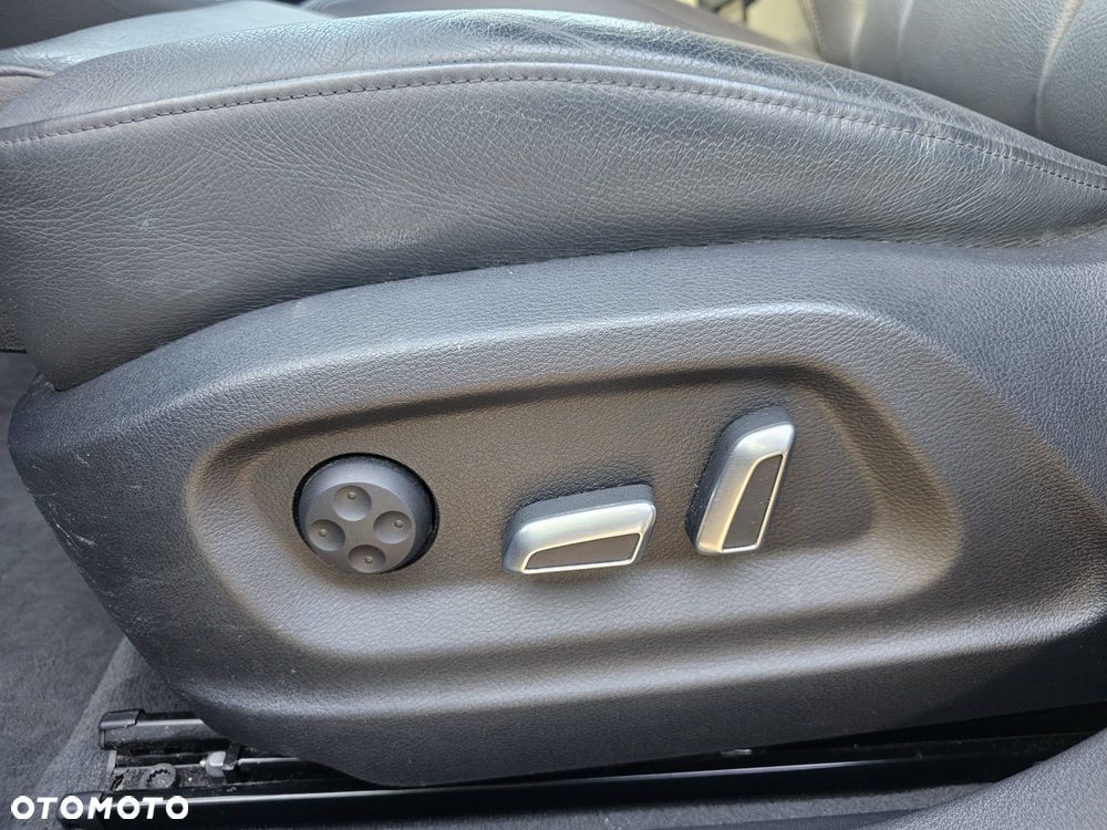 Audi Q3 2.0 TFSI Quattro S tronic design - 27