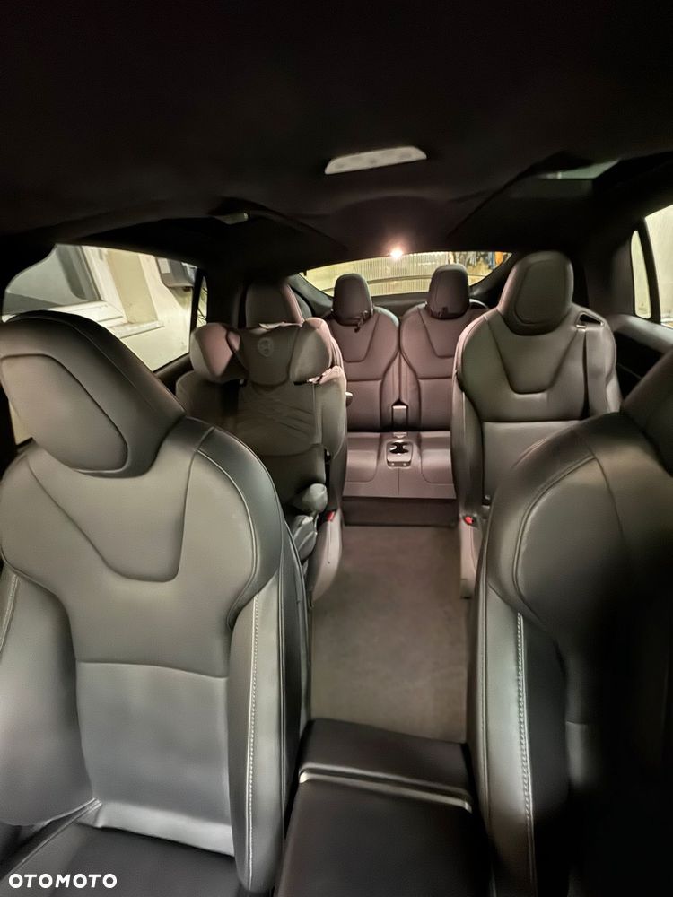 Tesla Model X - 32