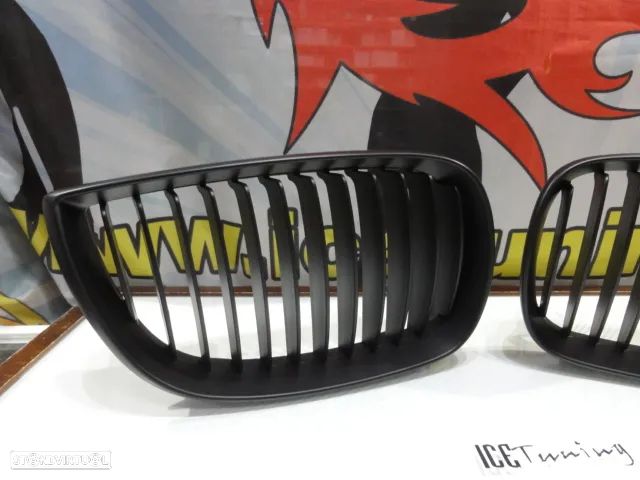 Grelha frontal em plástico ABS para BMW E81 / E82 / E87 / E88 04-07 em preto mate - 2