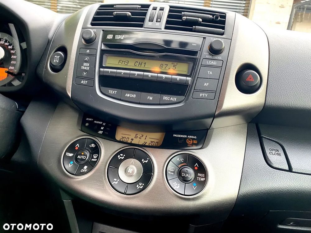 Toyota RAV4 2.2 D-CAT Premium - 23