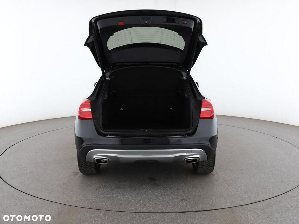 Mercedes-Benz GLA 200 Urban - 20