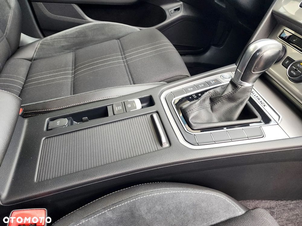 Volkswagen Passat Alltrack 2.0 TDI SCR 4Motion DSG - 25