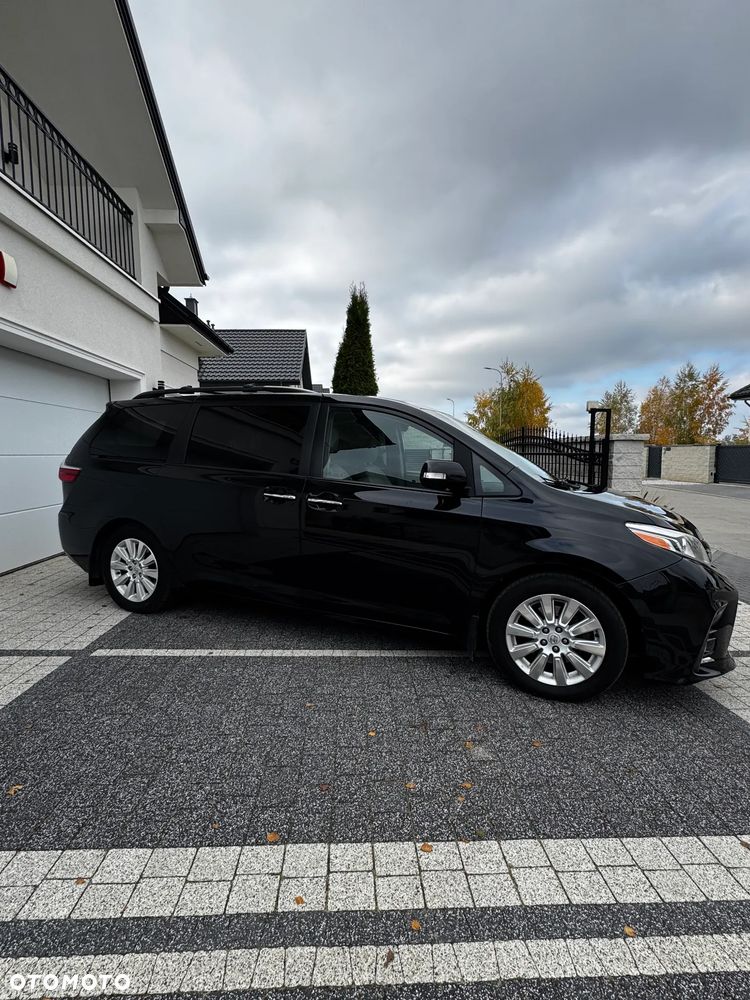 Toyota Sienna - 5