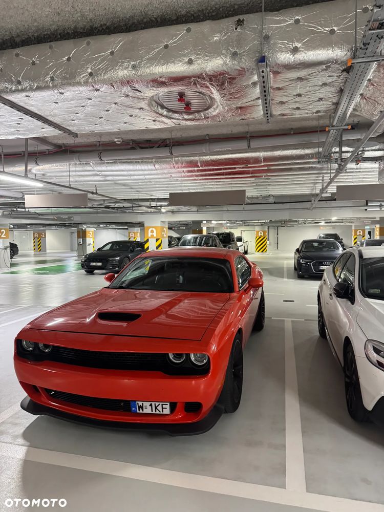 Dodge Challenger - 2