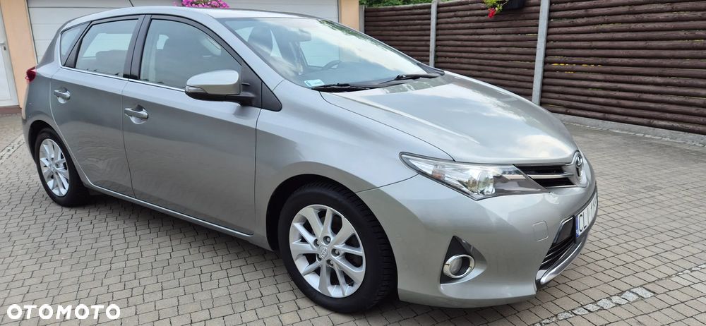 Toyota Auris 2.0 D-4D Life - 4