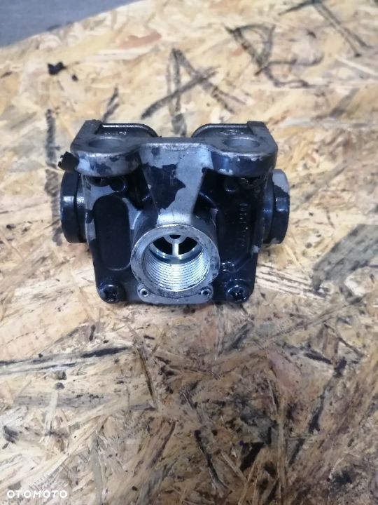 Zawór przyspieszający odhamowanie WABCO 4735012030 - 2