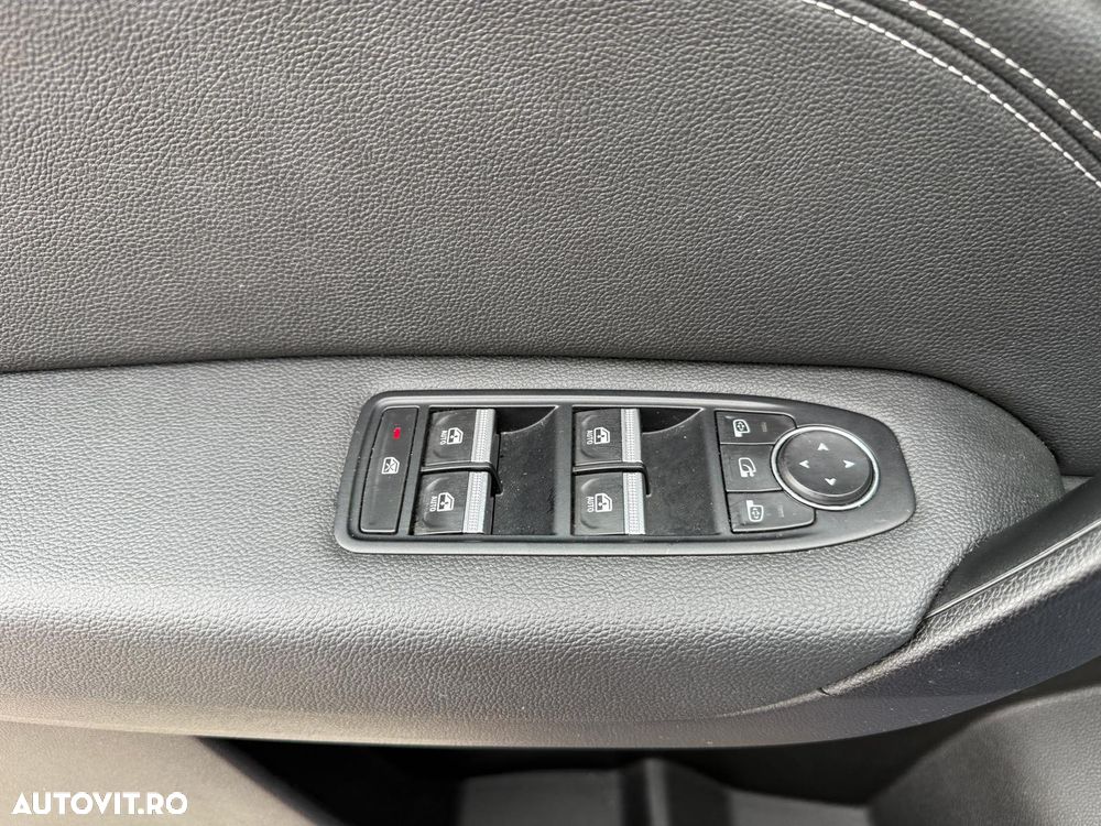 Renault Captur MHEV 140 EDC Techno - 11