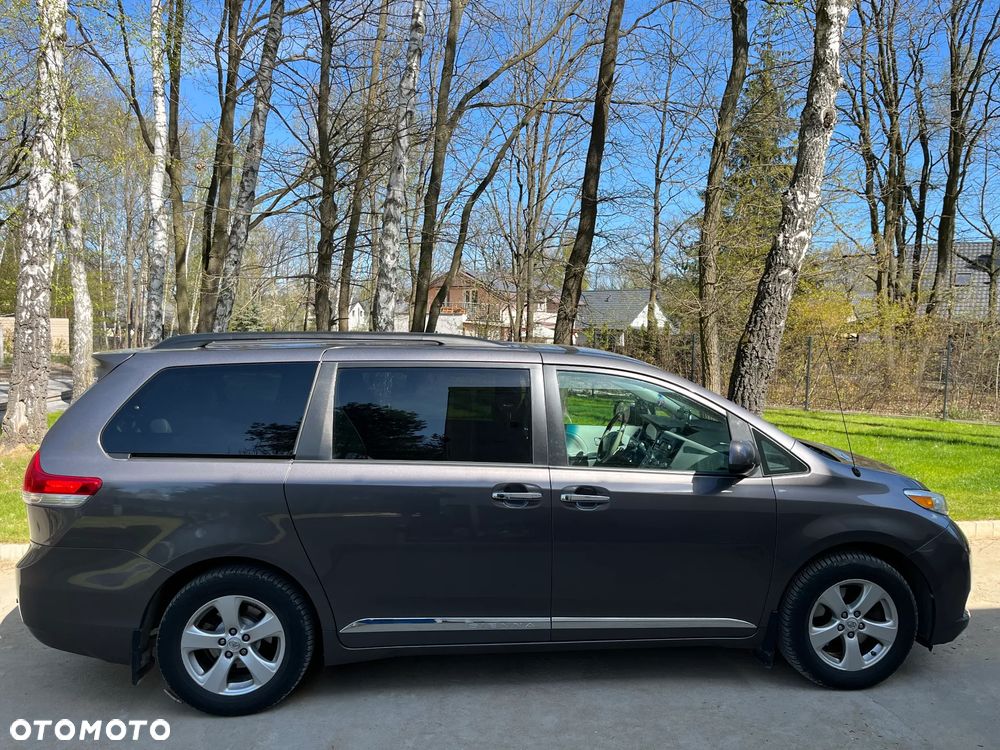 Toyota Sienna 3.5 V6 - 6