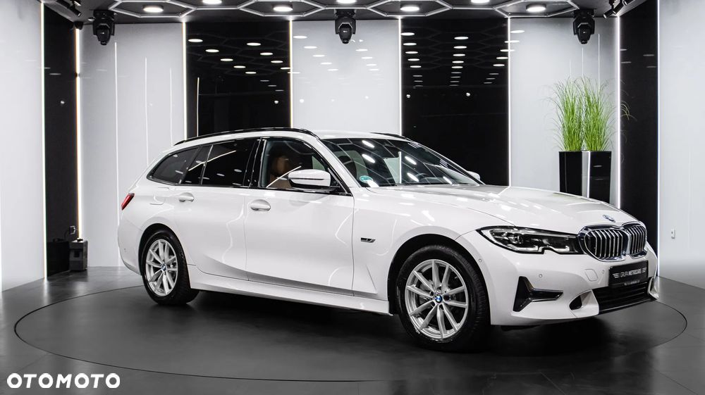 BMW Seria 3 320e Luxury Line - 9