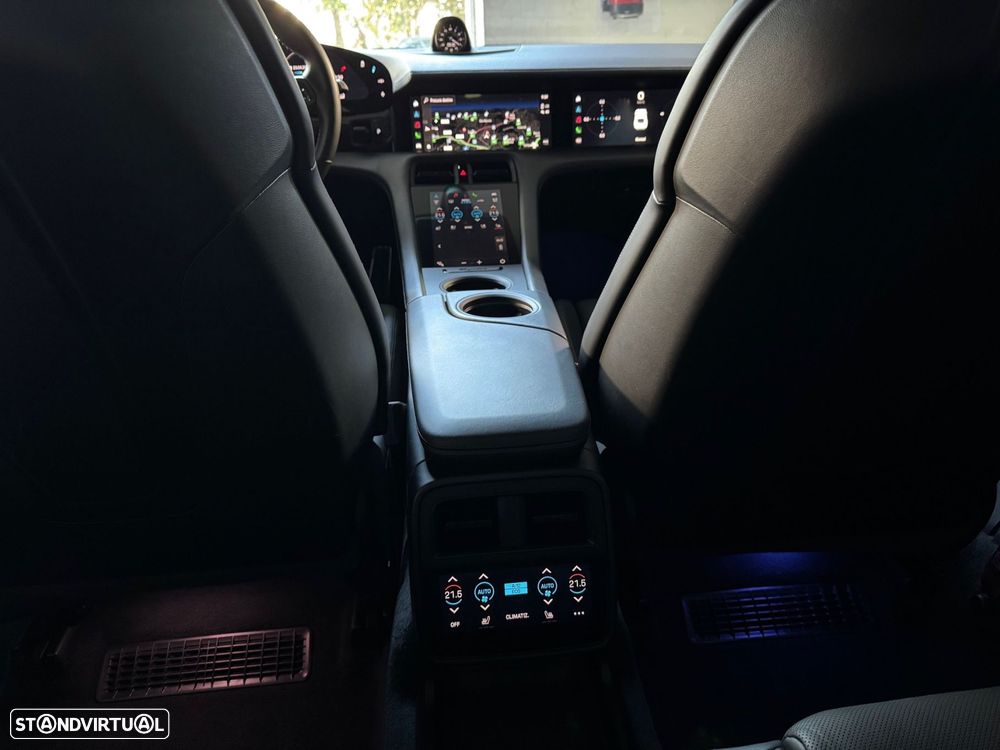 Porsche Taycan Turbo - 50