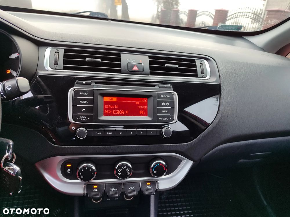 Kia Rio 1.4 M - 12
