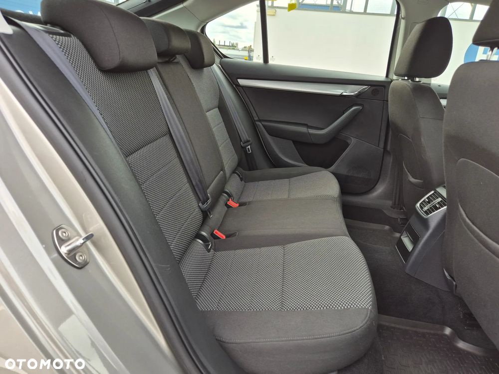 Skoda Octavia 1.4 TSI Ambition - 36