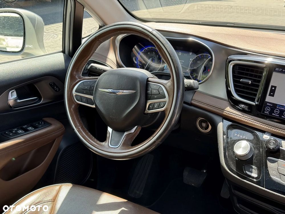 Chrysler Pacifica - 12