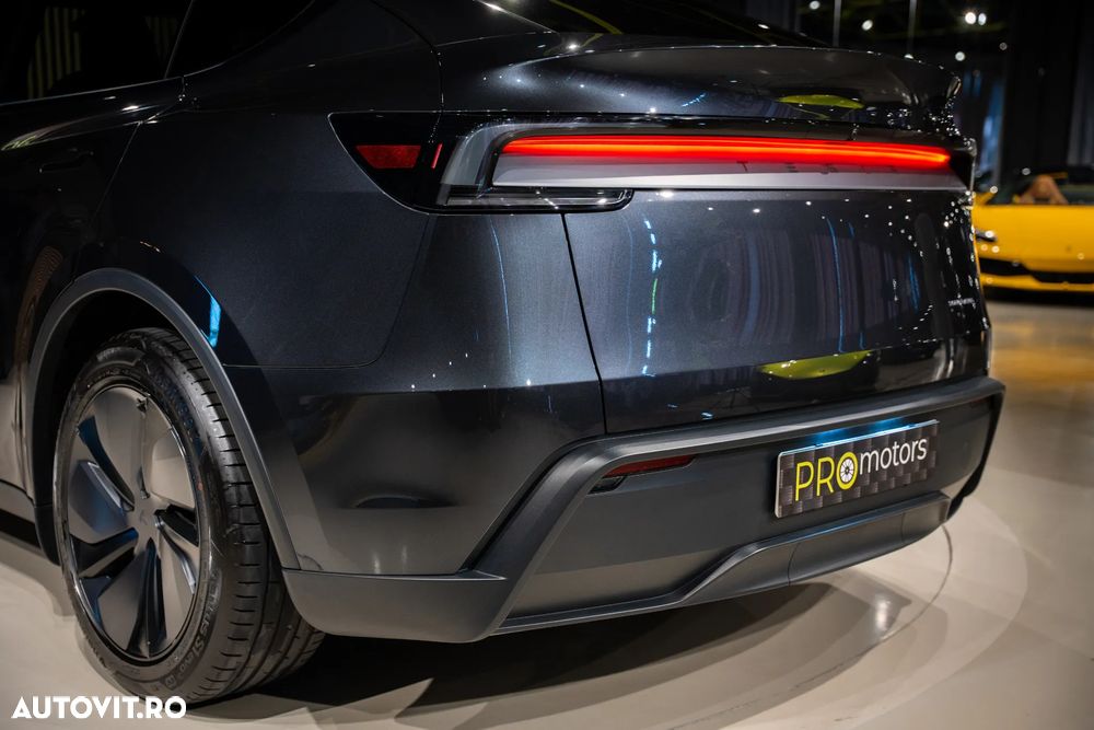 Tesla Model Y Long Range RWD - 8