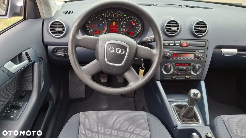 Audi A3 Sportback 1.6 FSI Ambition - 6