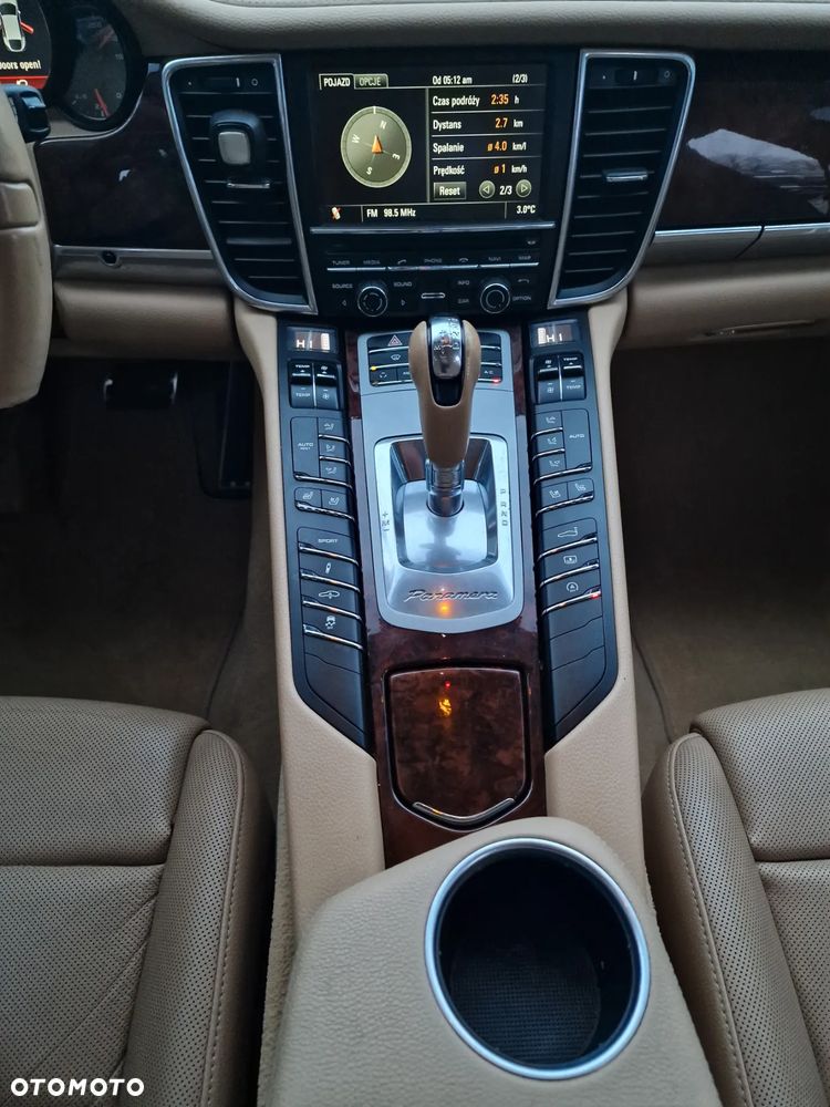 Porsche Panamera - 24