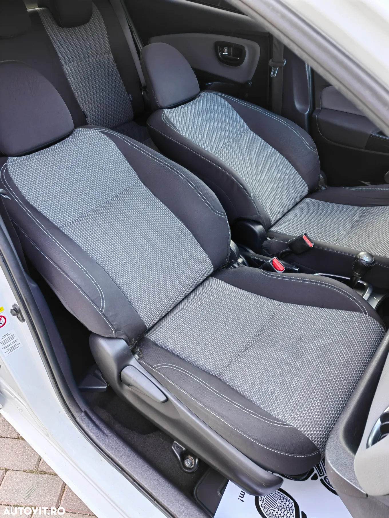 Toyota Yaris Hybrid 1.5 VVT-i Premiere Edition - 14