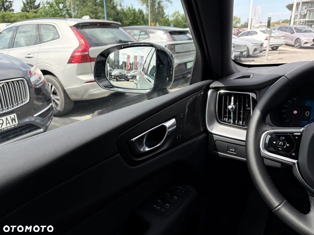 Volvo XC 60 B5 B AWD Plus Black Edition - 11