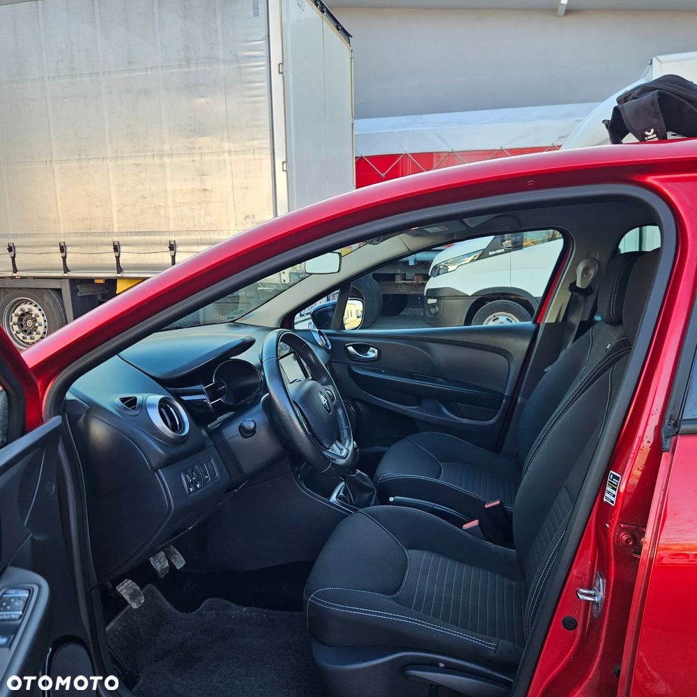 Renault Clio 1.2 16V 75 LIMITED - 11