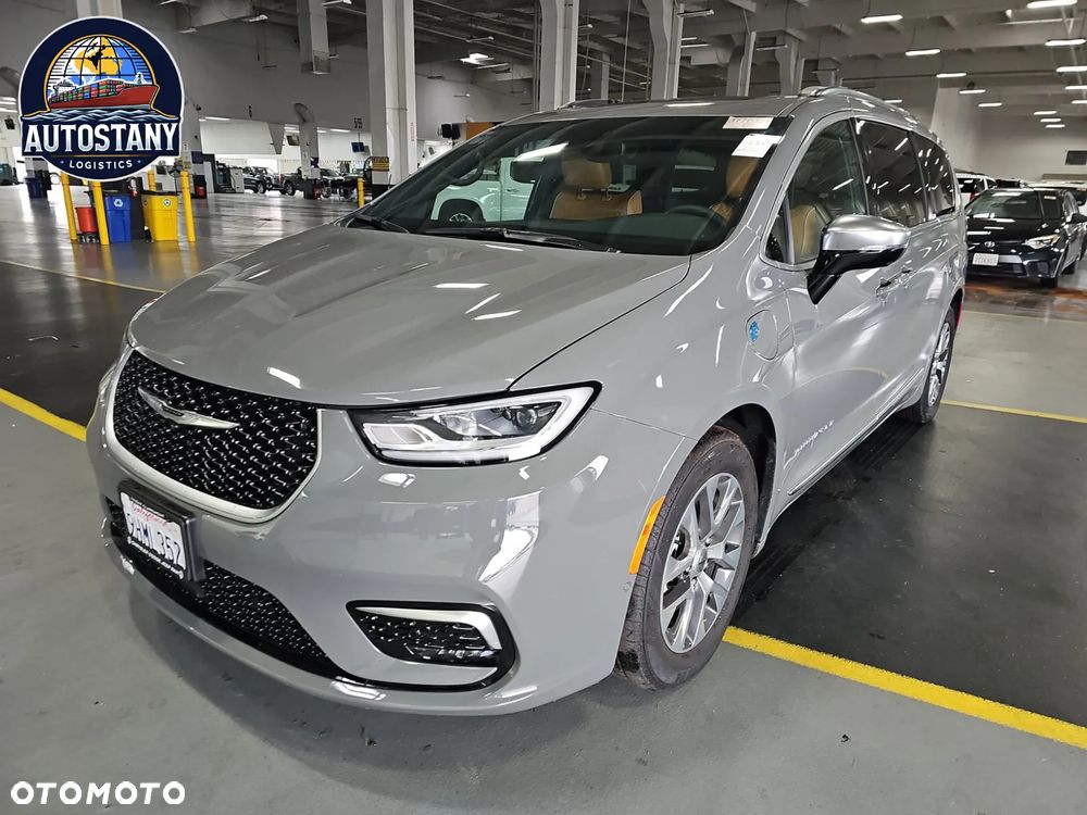 Chrysler Pacifica - 1