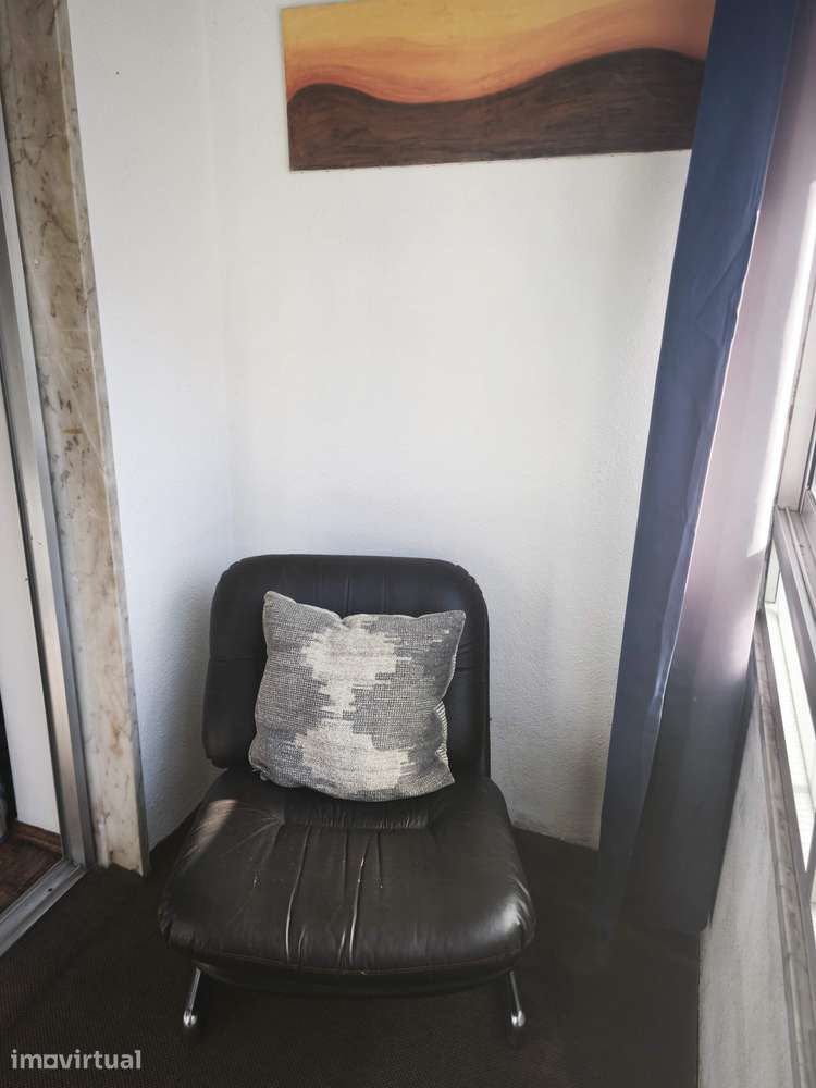 Quarto individual mobilado com marquise na Damaia de Baixo - Grande imagem: 4/14