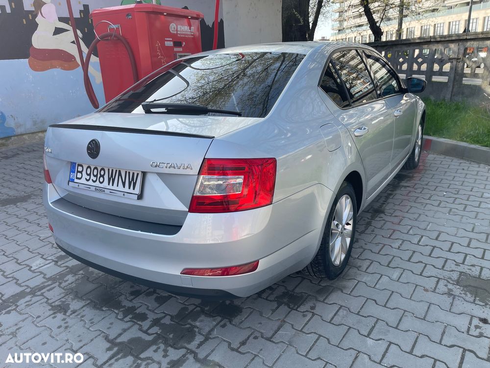 Skoda Octavia 1.6 TDI DSG Style - 3