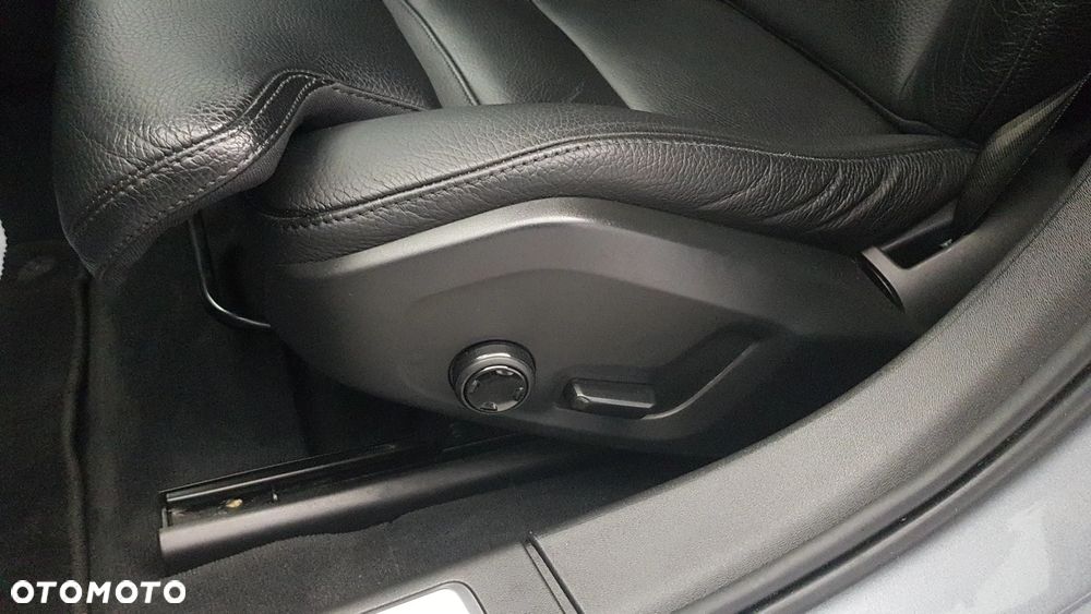 Volvo V90 D5 SCR AWD Momentum Pro - 8