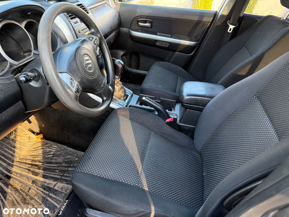 Suzuki Grand Vitara 2.0 Comfort + Family - 16