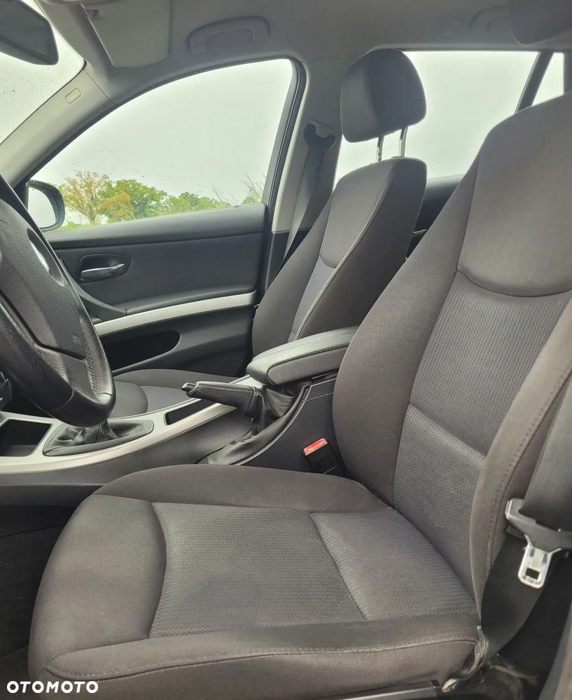 BMW Seria 3 318d - 16