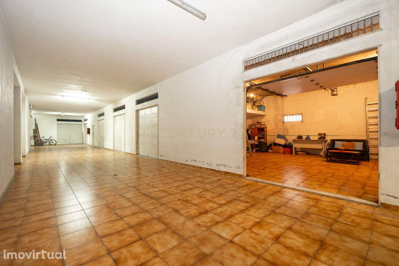 ** Garagem à venda no centro da Lourinhã – 36 m² ** - Grande imagem: 2/14