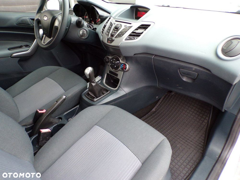 Ford Fiesta - 23