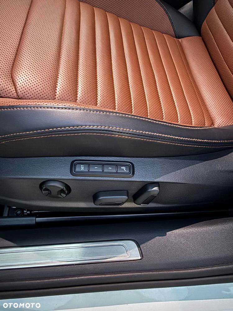 Volkswagen Passat Variant 2.0 TDI SCR DSG Elegance - 20