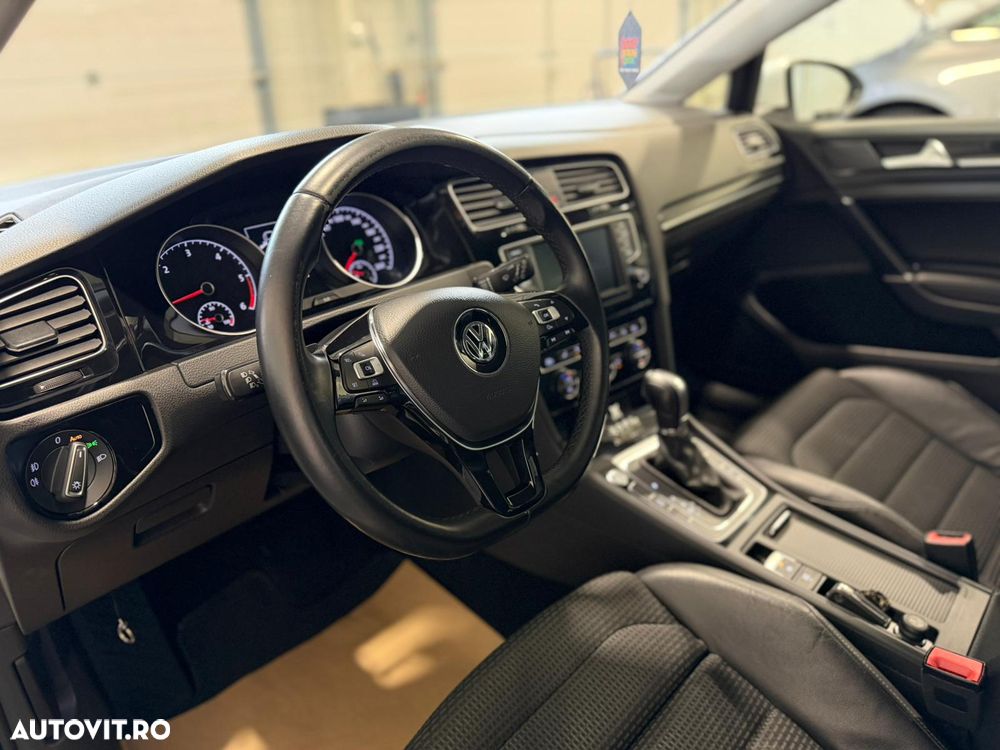 Volkswagen Golf - 11