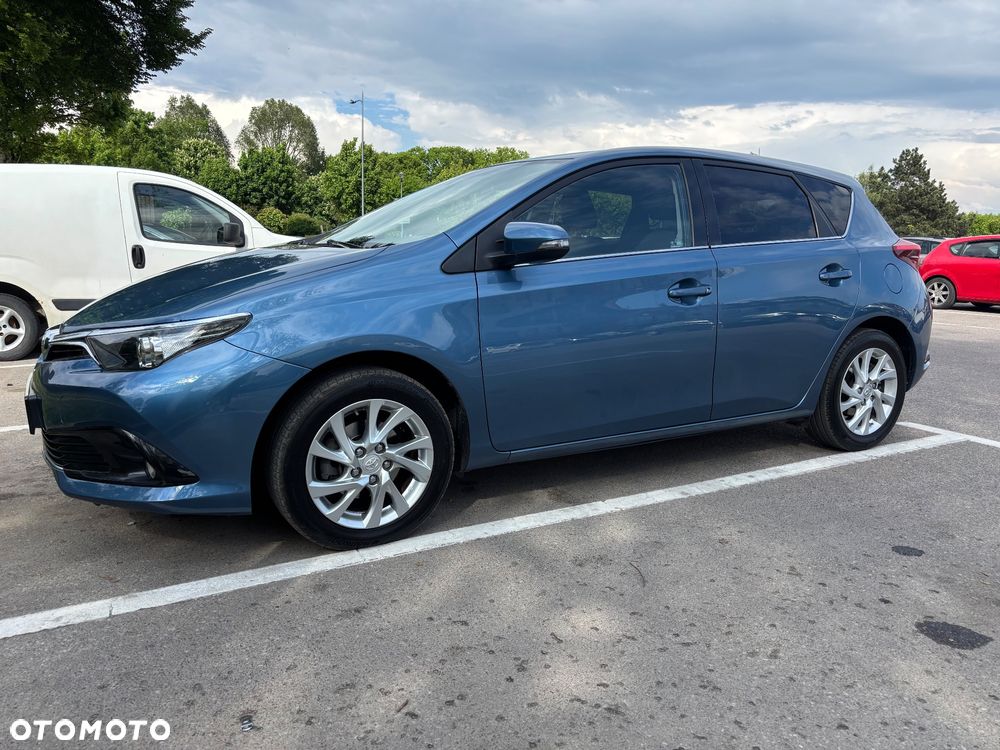 Toyota Auris 1.6 Premium + - 1