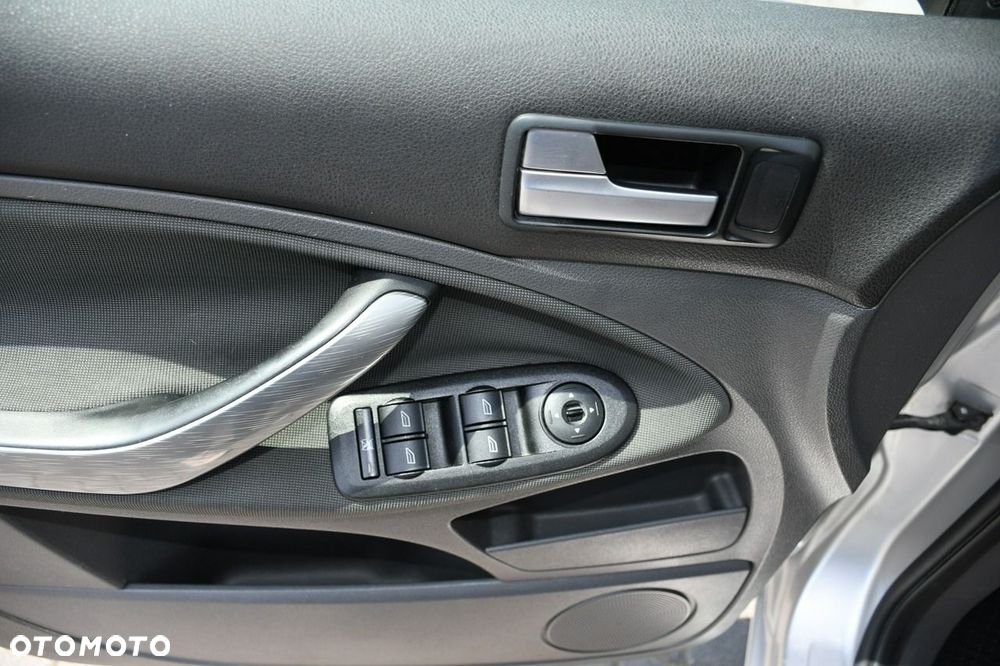 Ford C-MAX 1.6 Silver X - 38