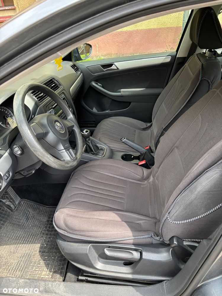Volkswagen Jetta - 8