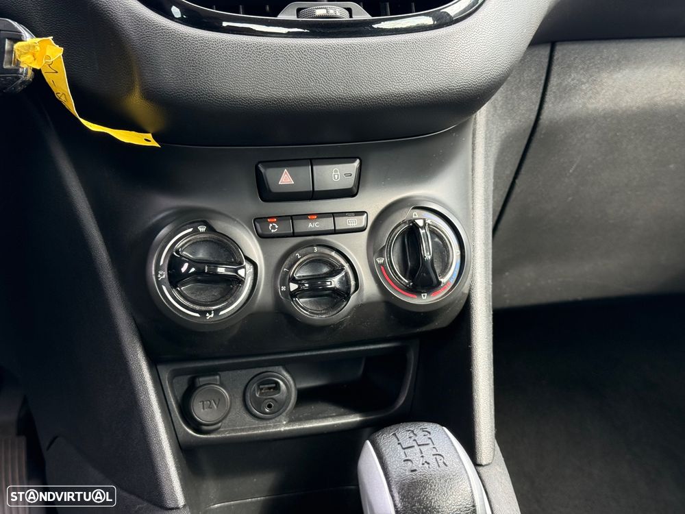 Peugeot 208 1.6 BlueHDi Style — fotografia 17