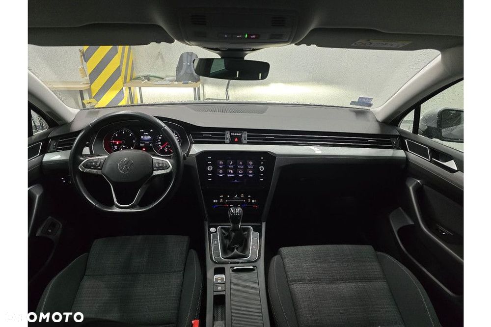 Volkswagen Passat - 8