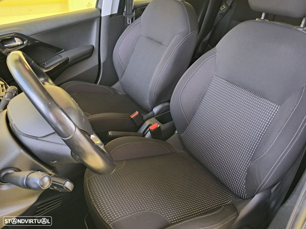 Peugeot 208 1.2 PureTech Allure - 5