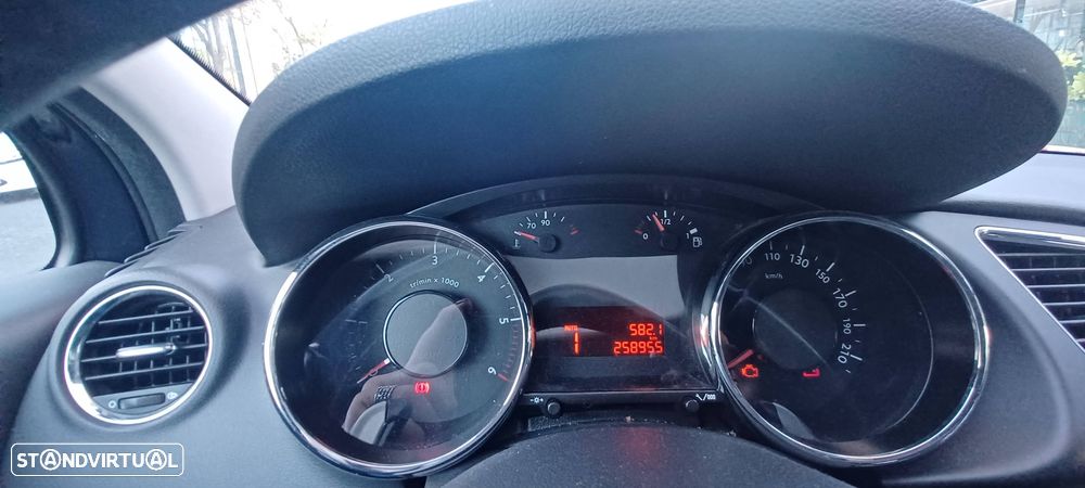 Peugeot 3008 1.6 e-HDi Allure CMP6 - 6