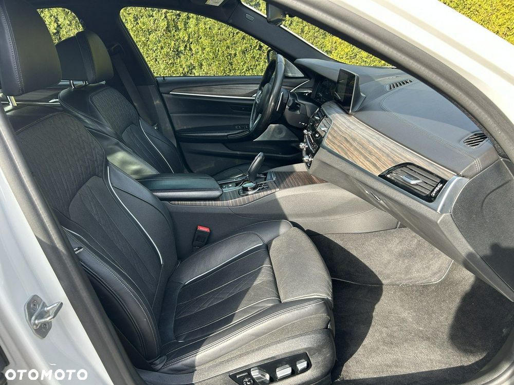 BMW Seria 5 M550i xDrive sport - 8