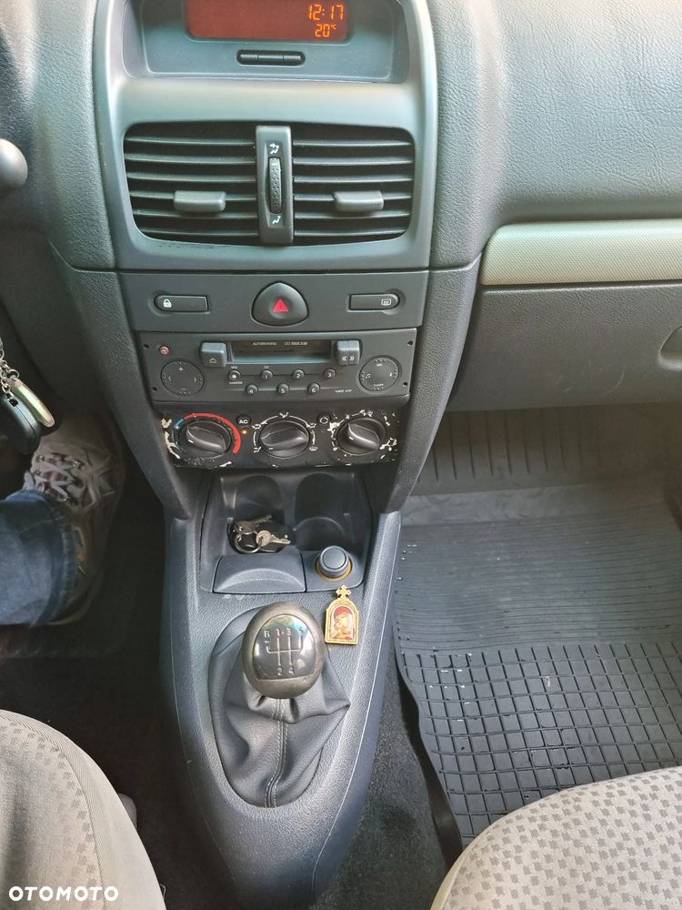 Renault Clio 1.2 16V Confort Authentique - 3