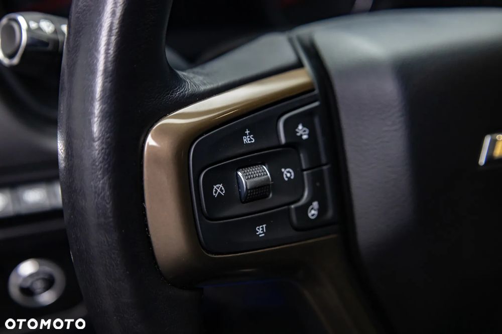Chevrolet Suburban - 16