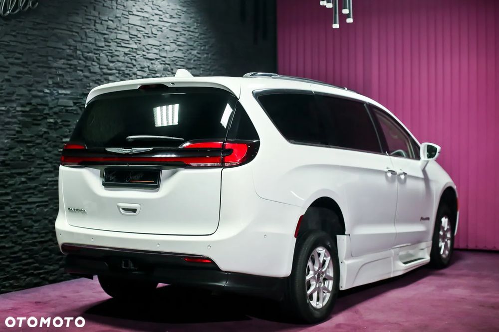 Chrysler Pacifica - 9