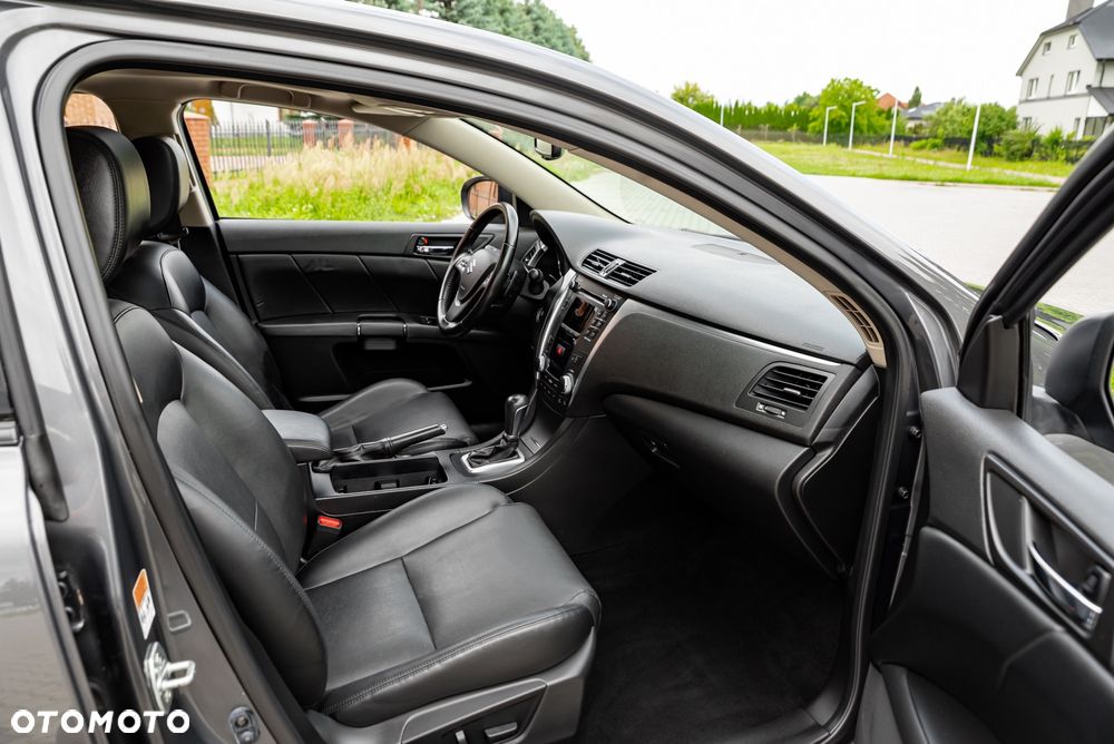 Suzuki Kizashi 2.4 4x4 CVT Sport - 24