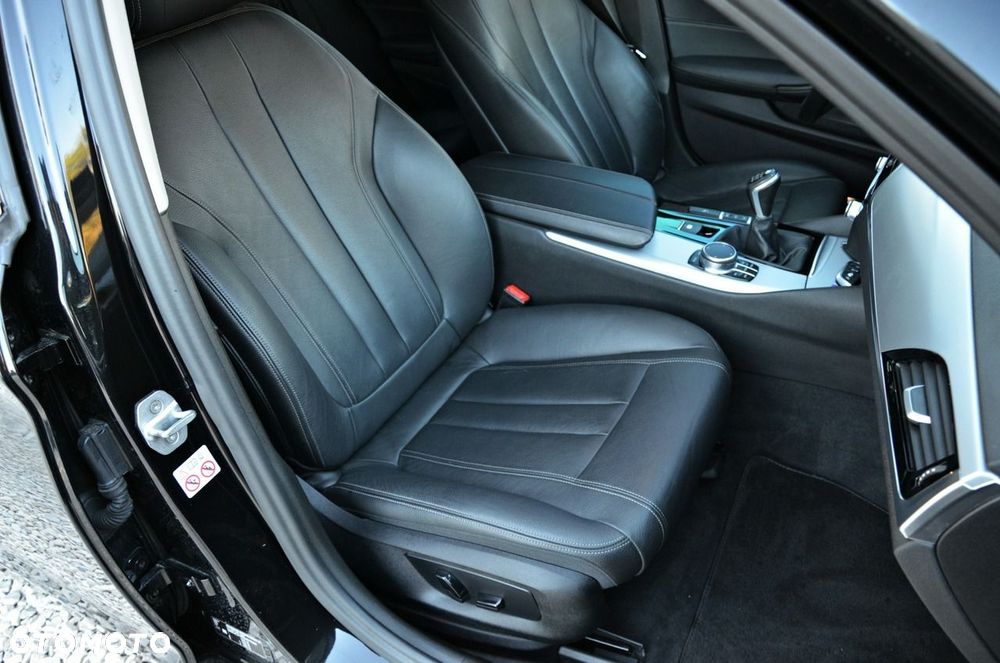 BMW Seria 5 520d Sport Line - 40