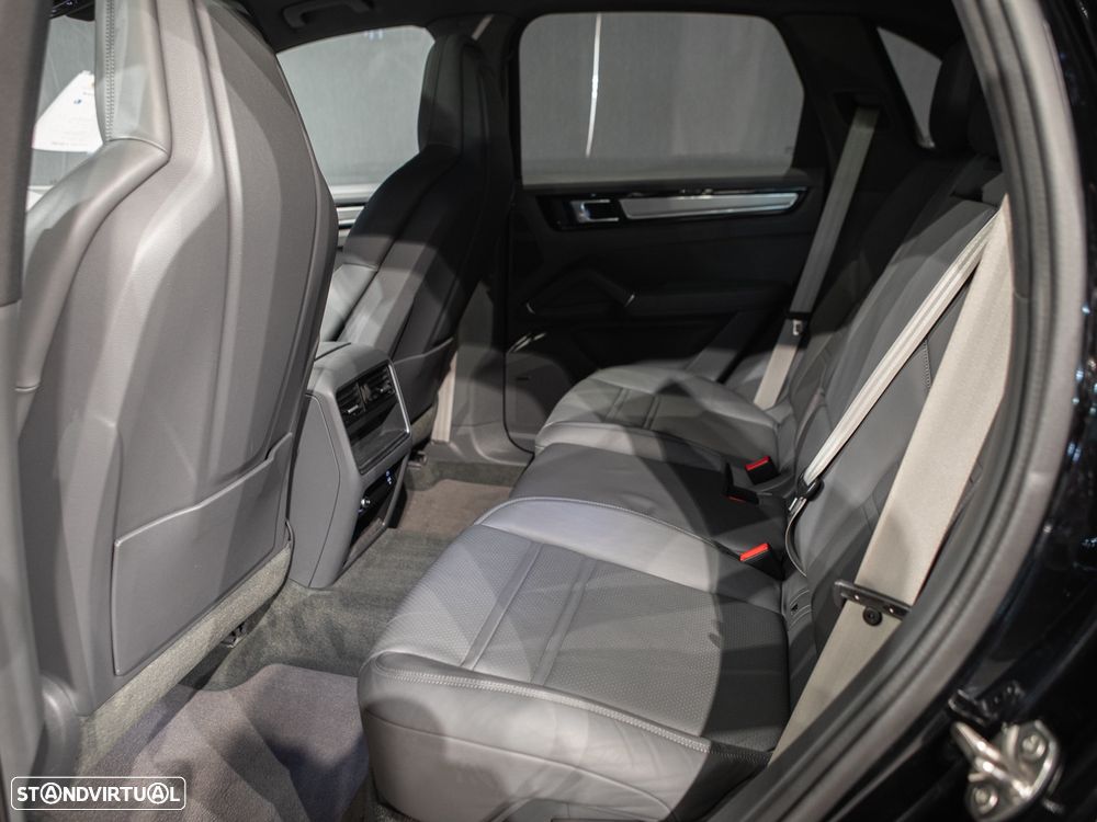 Porsche Cayenne E-Hybrid Platinum Edition - 34